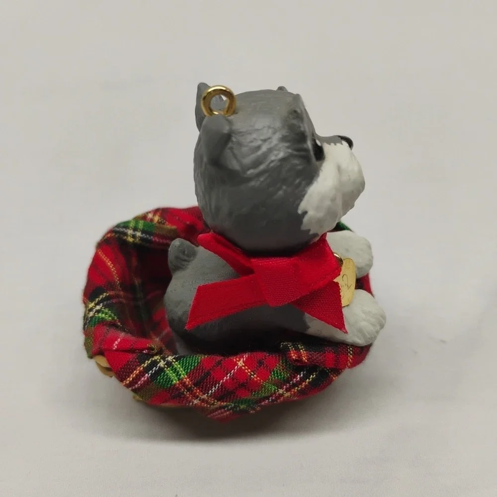 Hallmark Keepsake Ornament Puppy Love 1992 Schnauzer‎ 2nd In Series Basket Dog
